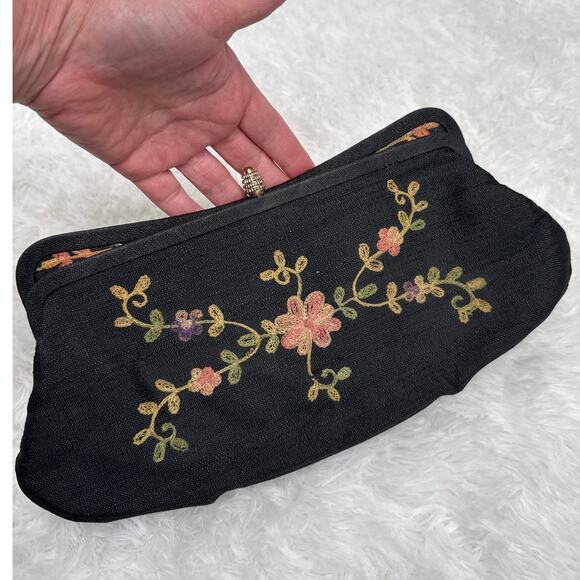 Vintage 50's-60's Black Embroidered Floral Clutch Purse with Gold Clasp formal - Picture 9 of 11
